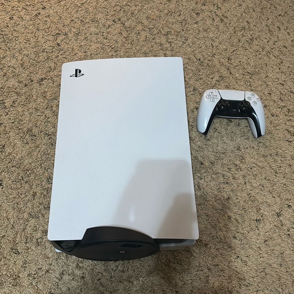 PLAYSTATION 5 DISC VERSION controller included